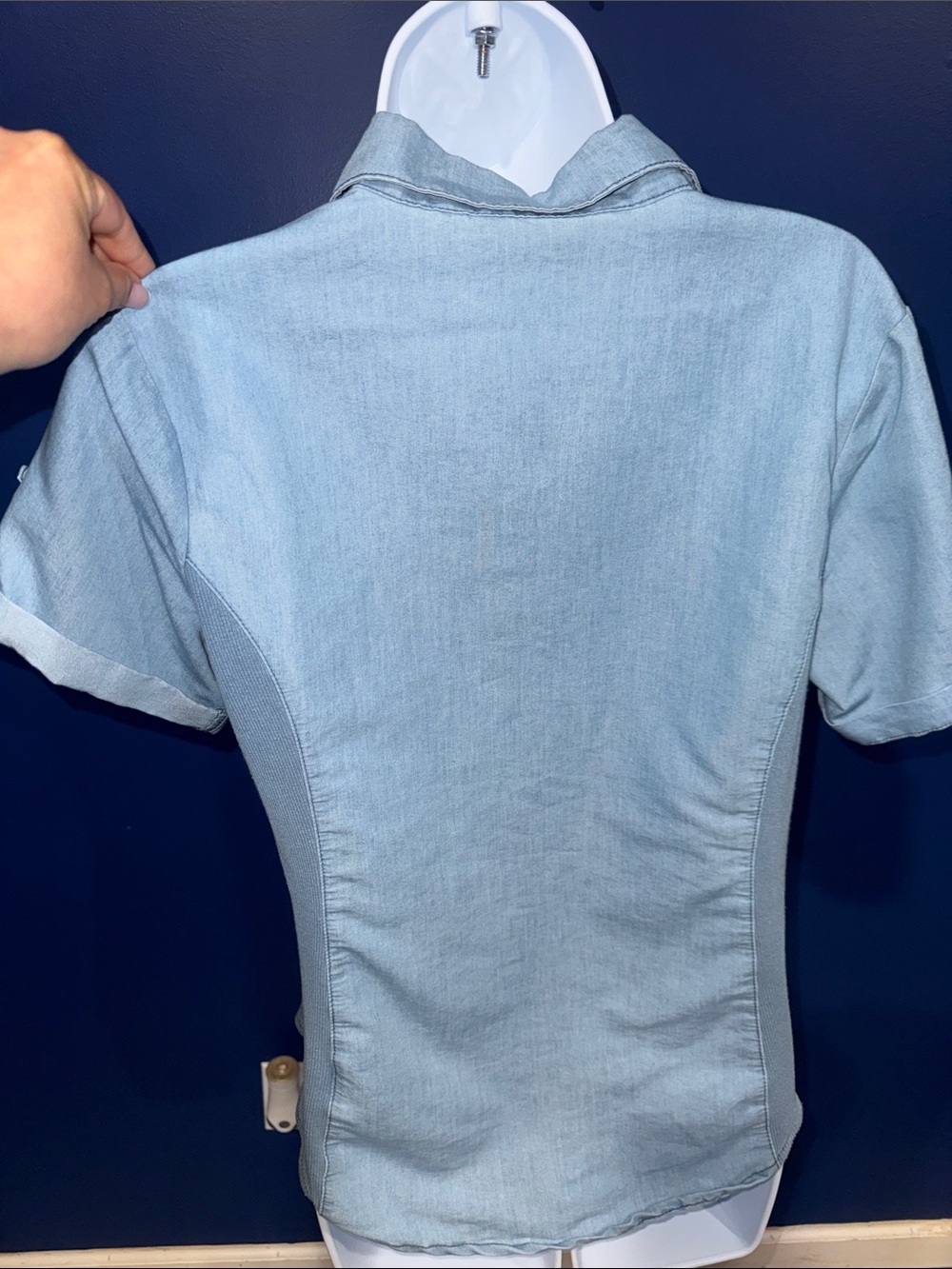 Cavalini - Lightweight Denim Button-Up Top size Medium - Picture 14 of 16
